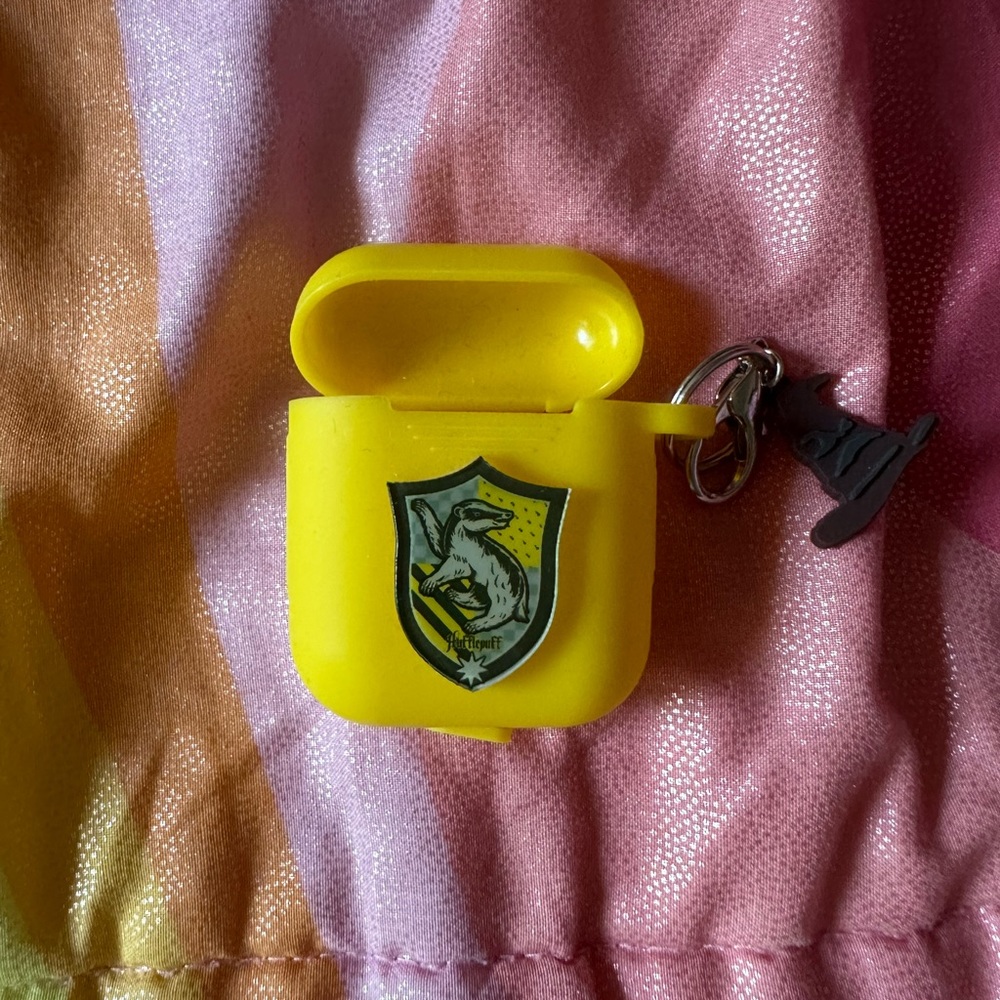Hufflepuff AirPod 1st gen case 🎵